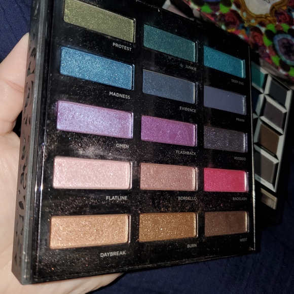 Bundle of SIX Urban Decay Palettes - Picture 7 of 7